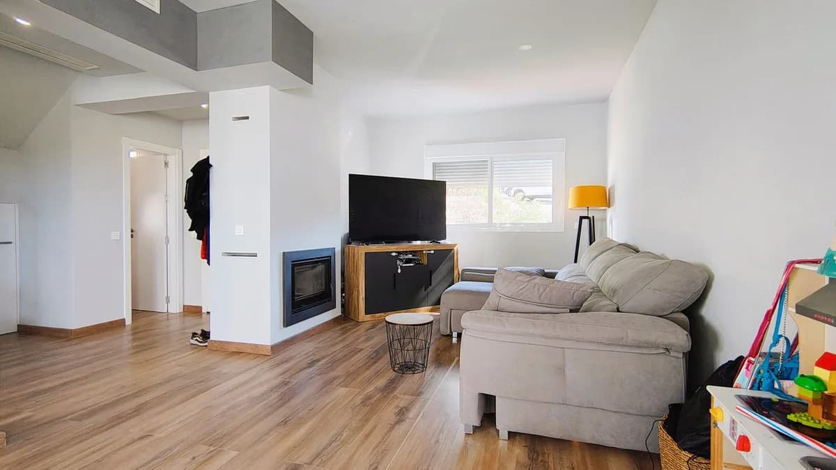 3 Bedroom Semi-Detached House for Sale in Estepona, Málaga - Image 7