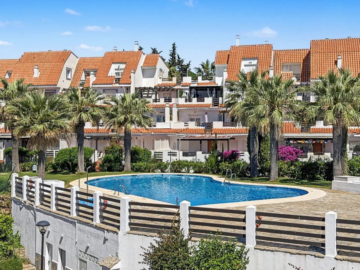 3 Bedroom Middle Floor Apartment for Sale in Manilva, Málaga