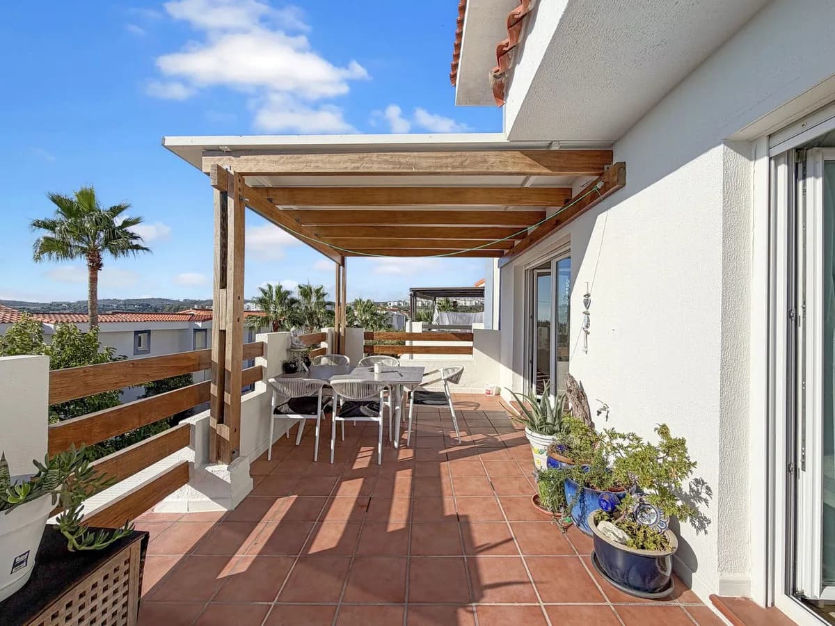 3 Bedroom Middle Floor Apartment for Sale in Manilva, Málaga - Image 2