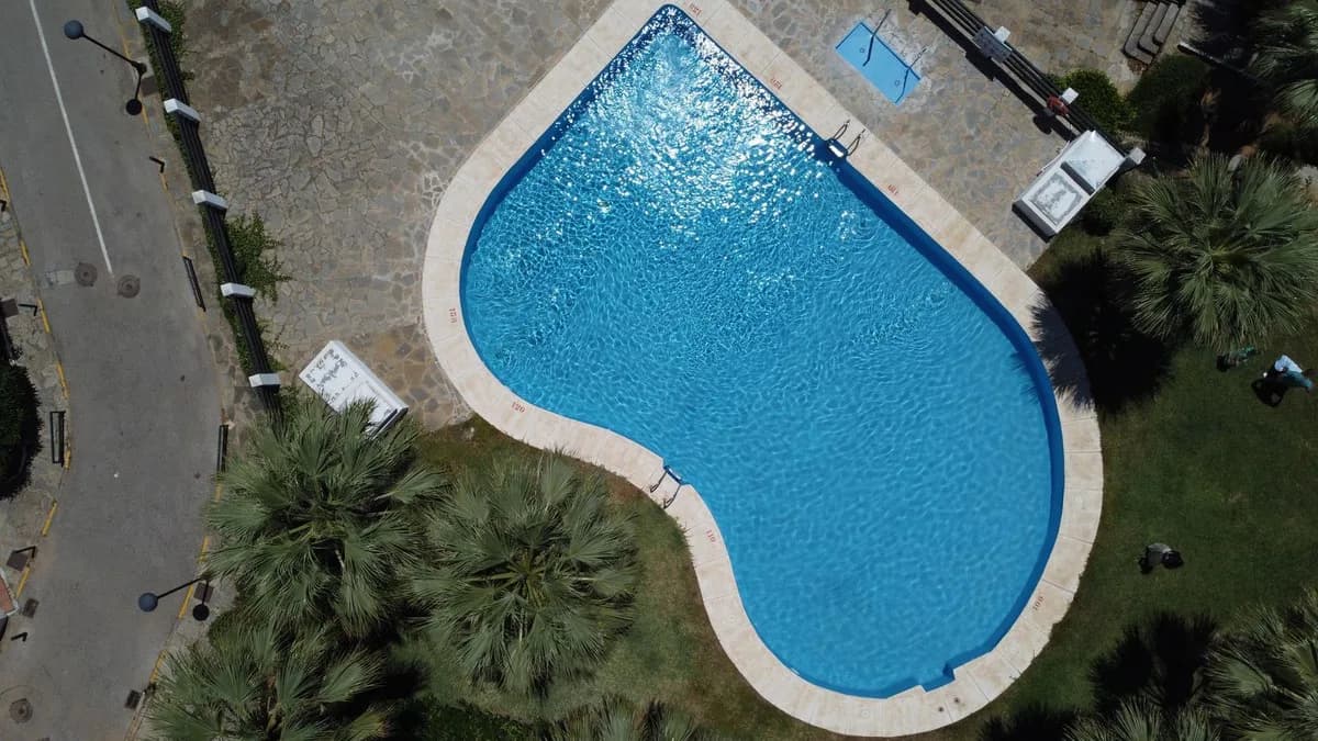 3 Bedroom Middle Floor Apartment for Sale in Manilva, Málaga - Image 3