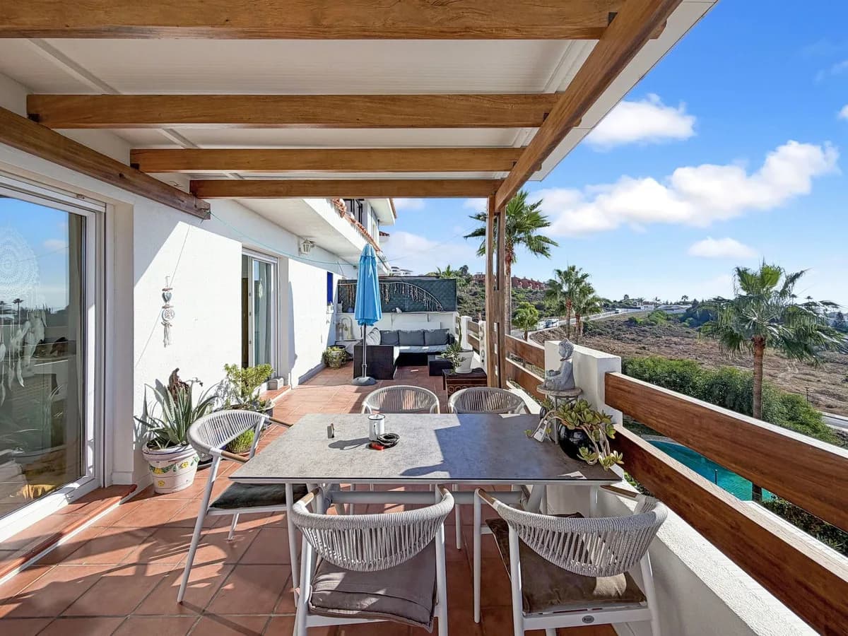 3 Bedroom Middle Floor Apartment for Sale in Manilva, Málaga - Image 5