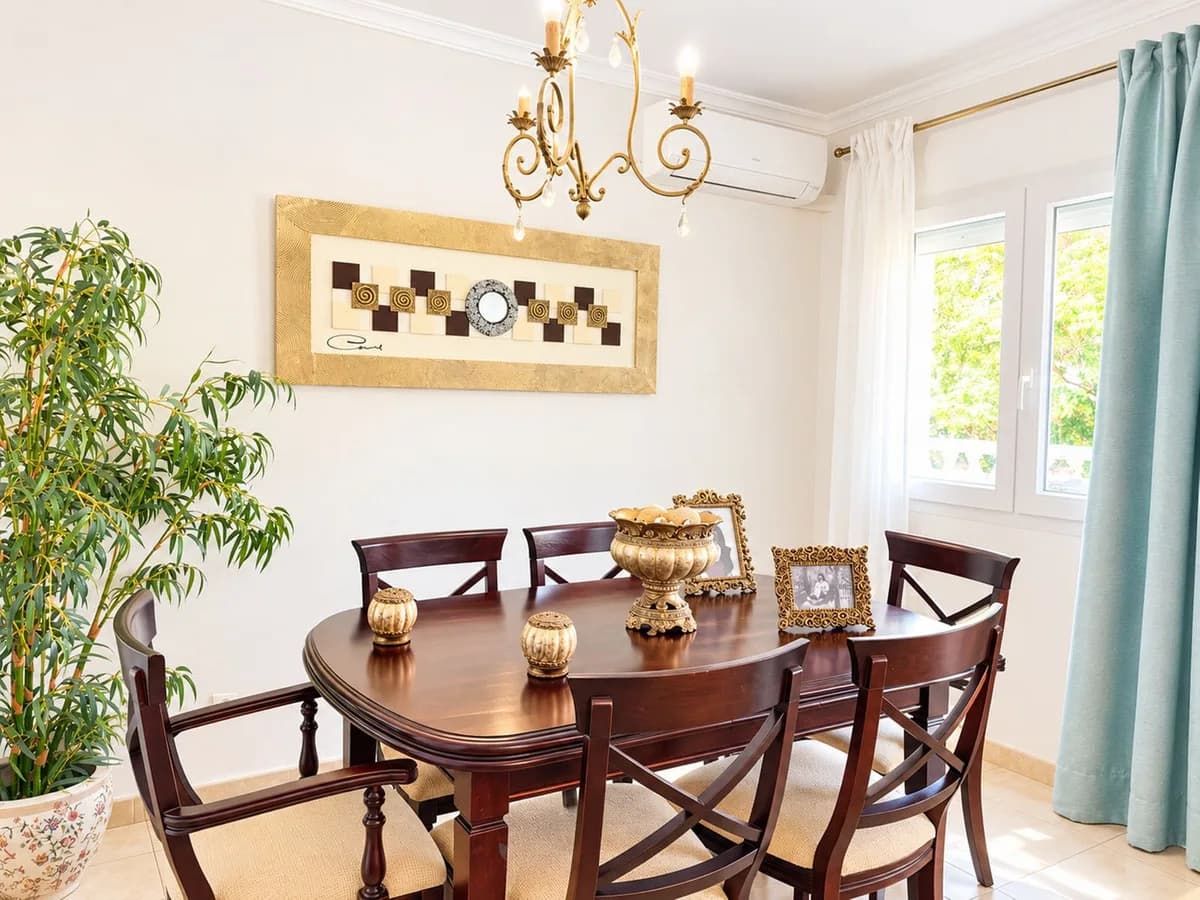 3 Bedroom Middle Floor Apartment for Sale in La Campana, Málaga - Image 2