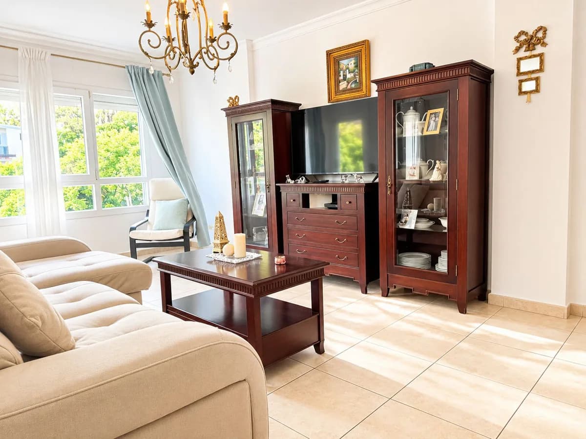 3 Bedroom Middle Floor Apartment for Sale in La Campana, Málaga - Image 3