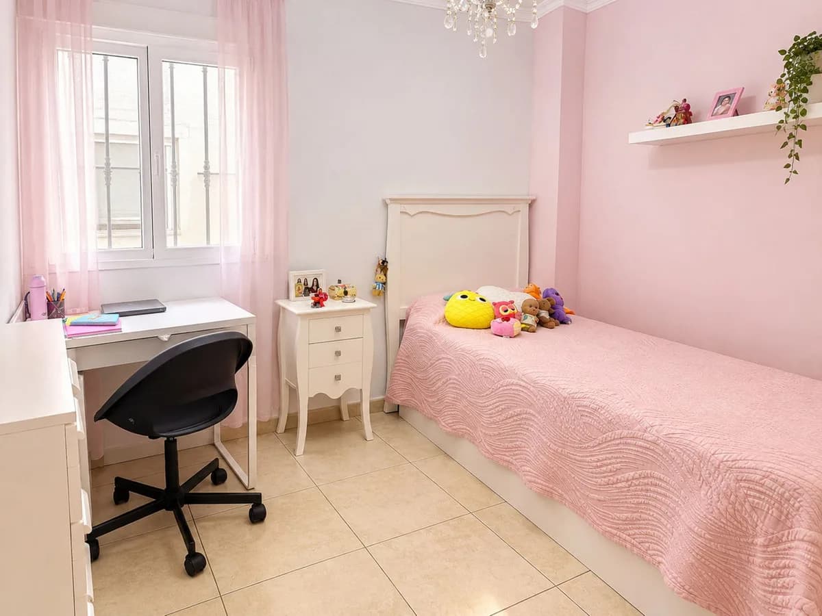 3 Bedroom Middle Floor Apartment for Sale in La Campana, Málaga - Image 6