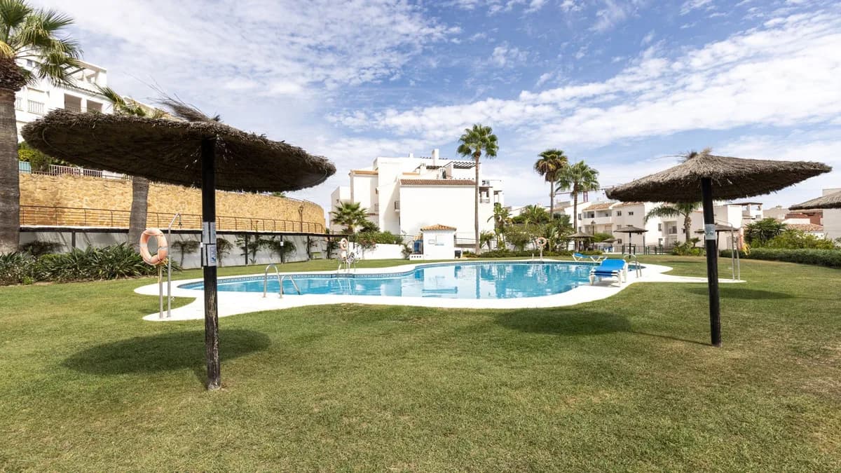 2 Bedroom Ground Floor Apartment for Sale in La Duquesa, Málaga