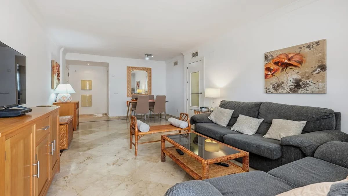 2 Bedroom Ground Floor Apartment for Sale in La Duquesa, Málaga - Image 2