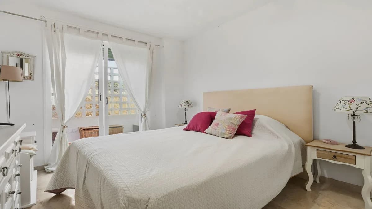 2 Bedroom Ground Floor Apartment for Sale in La Duquesa, Málaga - Image 6