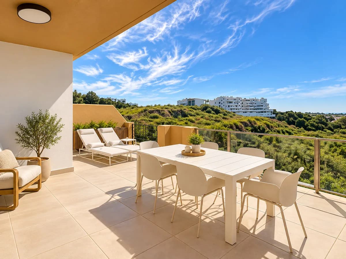 2 Bedroom Middle Floor Apartment for Sale in Estepona, Málaga