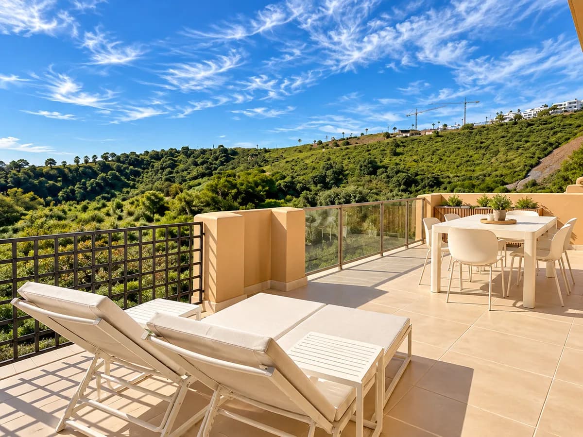 2 Bedroom Middle Floor Apartment for Sale in Estepona, Málaga - Image 7