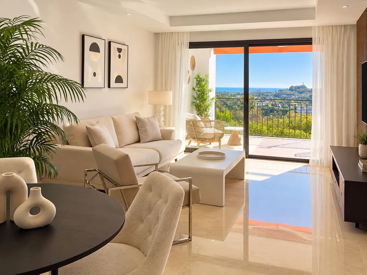2 Bedroom Middle Floor Apartment for Sale in La Quinta, Málaga - Image 2