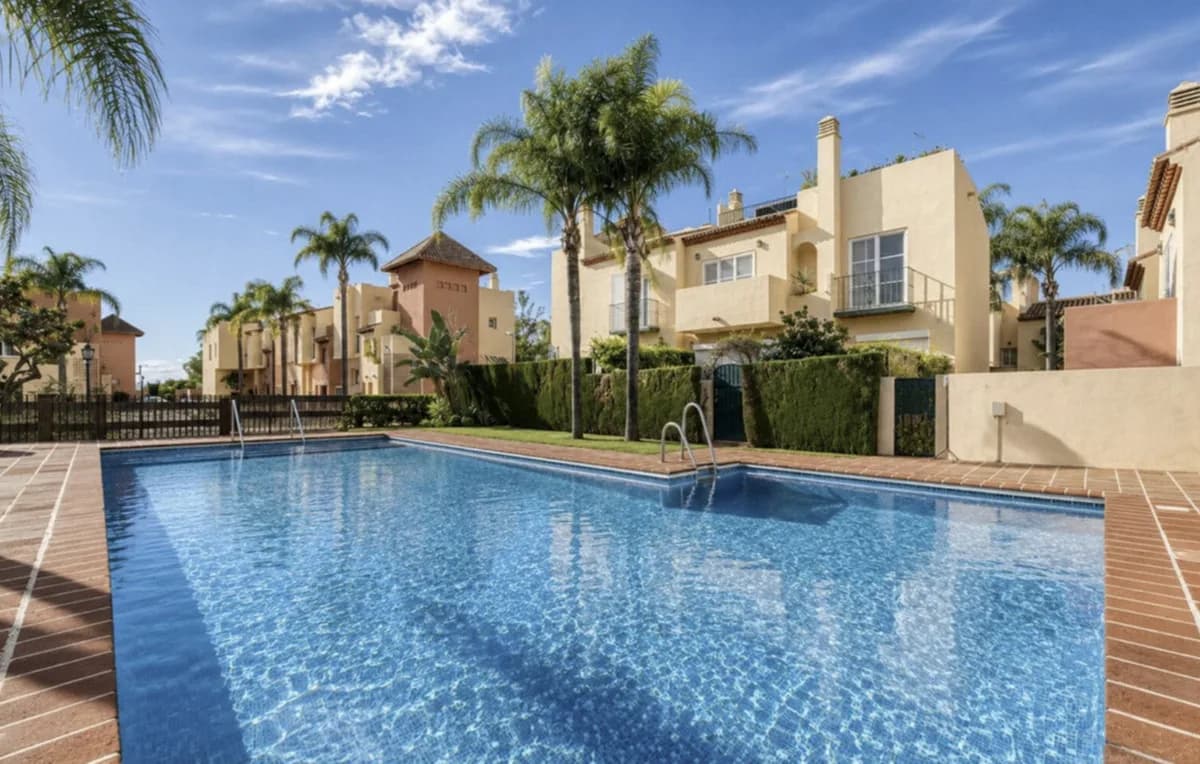 3 Bedroom Townhouse for Sale in Nueva Andalucía, Málaga - Image 2