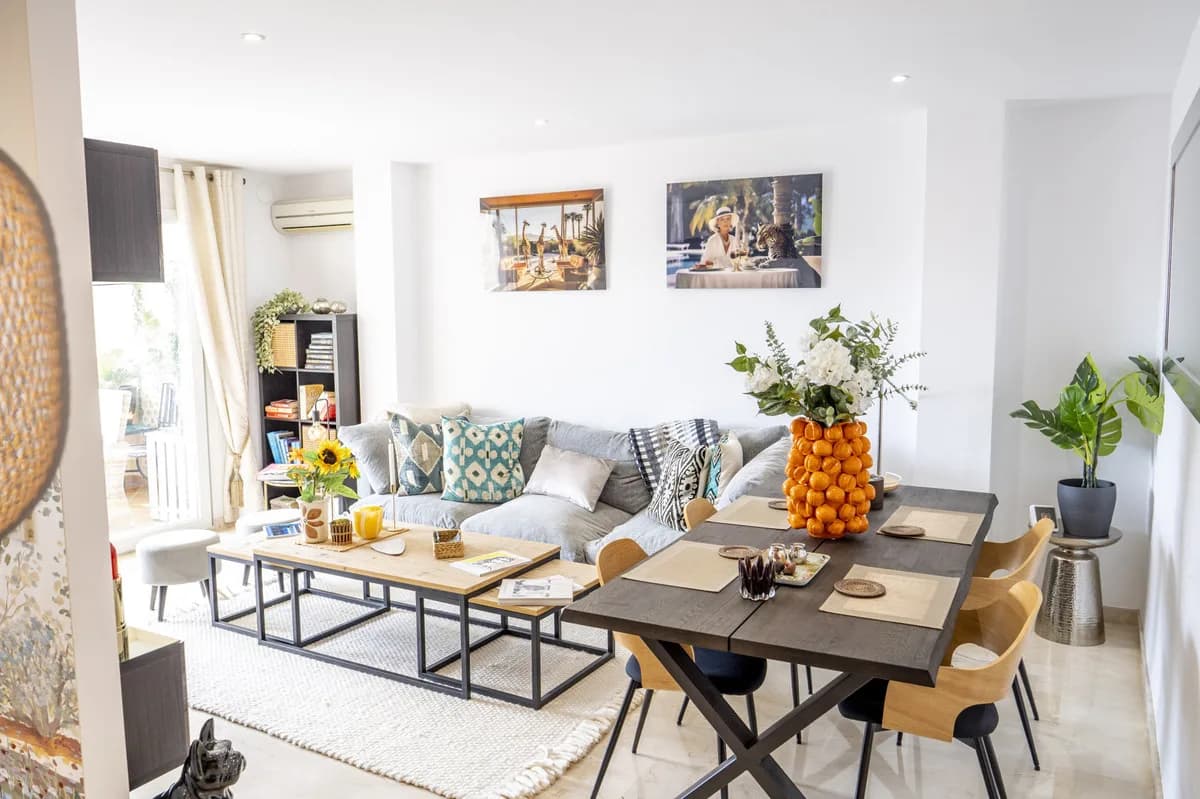 2 Bedroom Middle Floor Apartment for Sale in Estepona, Málaga - Image 6
