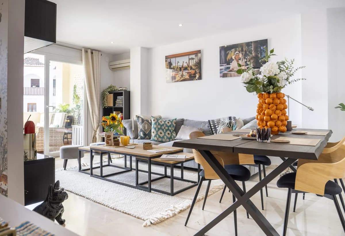 2 Bedroom Middle Floor Apartment for Sale in Estepona, Málaga - Image 8