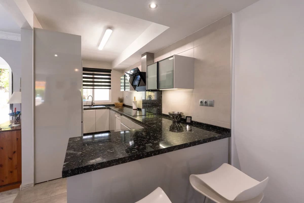 3 Bedroom Townhouse for Sale in Nueva Andalucía, Málaga - Image 6