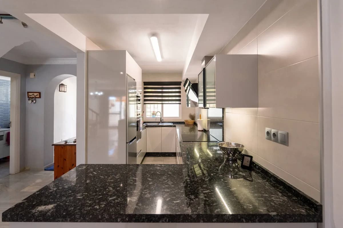 3 Bedroom Townhouse for Sale in Nueva Andalucía, Málaga - Image 9