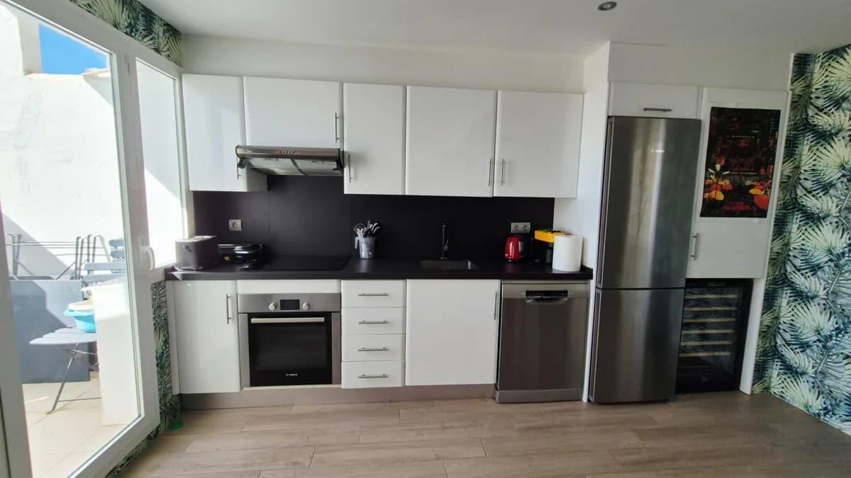 3 Bedroom Middle Floor Apartment for Sale in Marbella, Málaga - Image 8