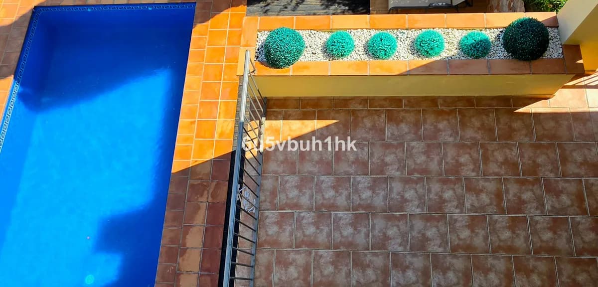 3 Bedroom Penthouse Duplex for Sale in Benahavís, Málaga - Image 2