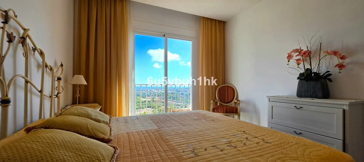 3 Bedroom Penthouse Duplex for Sale in Benahavís, Málaga - Image 9