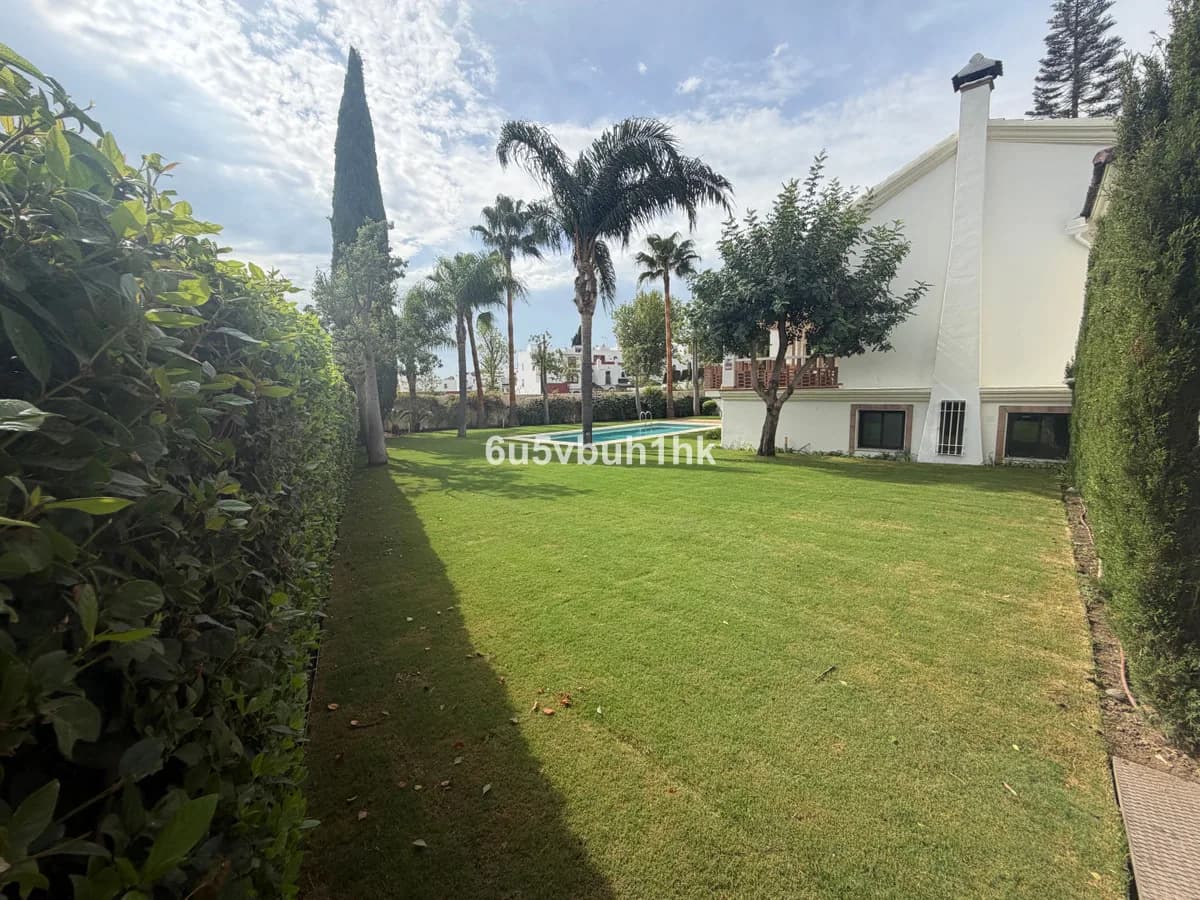 7 Bedroom Detached Villa for Sale in Estepona, Málaga - Image 3