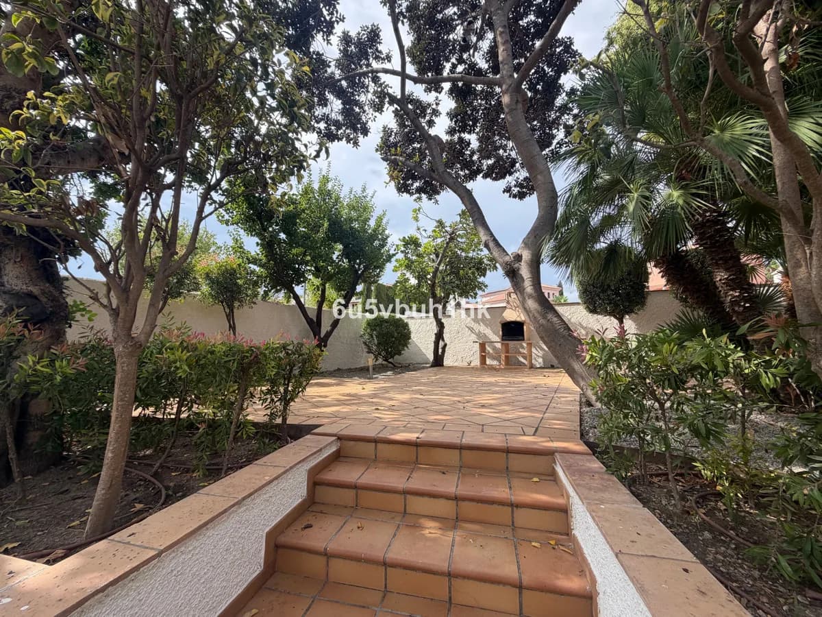 7 Bedroom Detached Villa for Sale in Estepona, Málaga - Image 5
