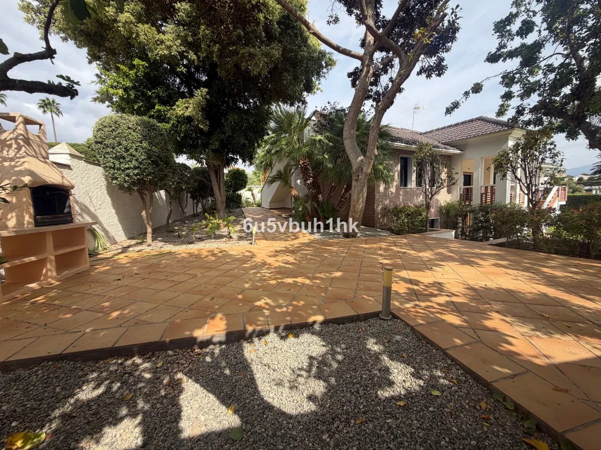 7 Bedroom Detached Villa for Sale in Estepona, Málaga - Image 6