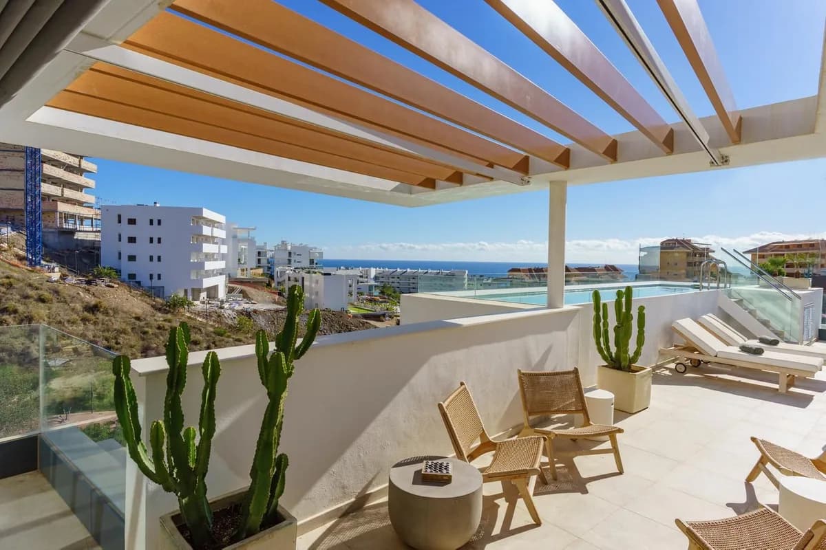 2 Bedroom Top Floor Apartment for Sale in Carvajal, Málaga