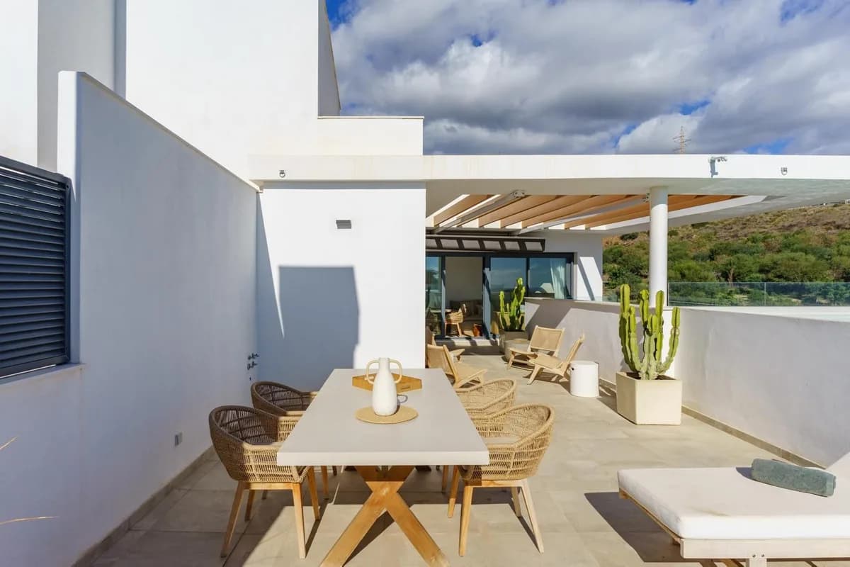 2 Bedroom Top Floor Apartment for Sale in Carvajal, Málaga - Image 5