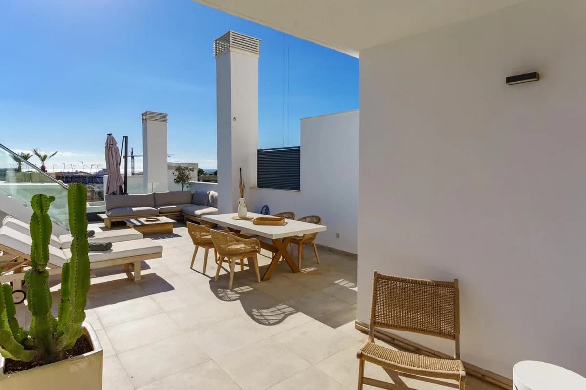 2 Bedroom Top Floor Apartment for Sale in Carvajal, Málaga - Image 6