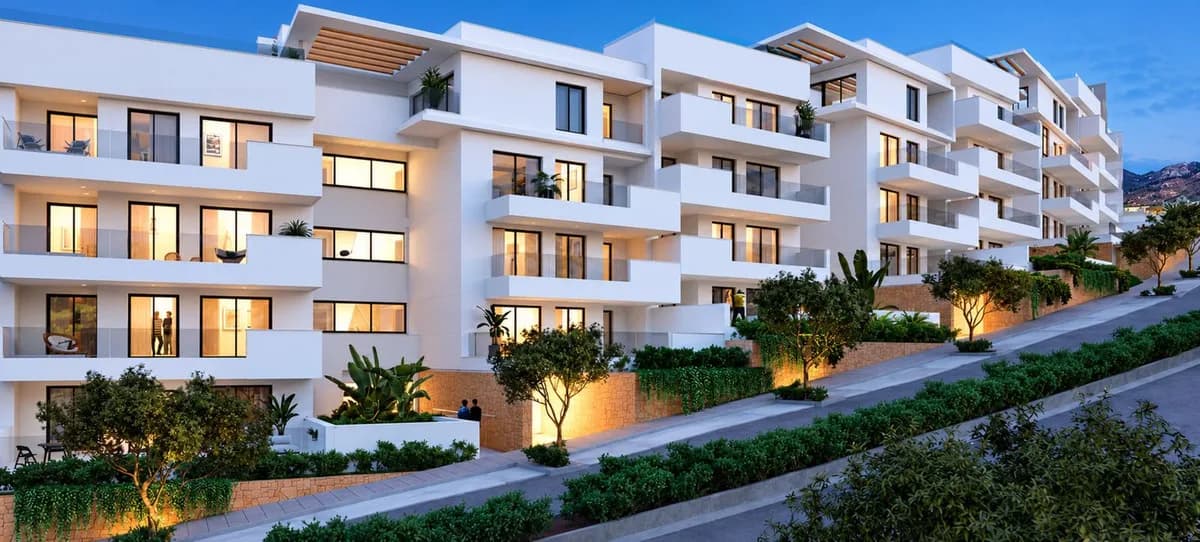 2 Bedroom Top Floor Apartment for Sale in Carvajal, Málaga - Image 7