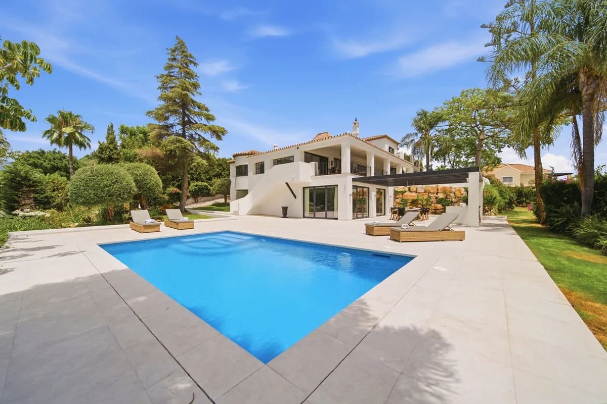 5 Bedroom Detached Villa for Sale in Benahavís, Málaga