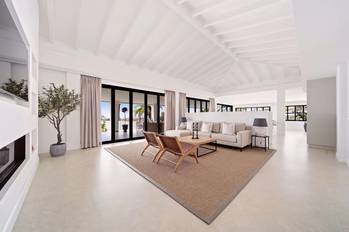 5 Bedroom Detached Villa for Sale in Benahavís, Málaga - Image 4