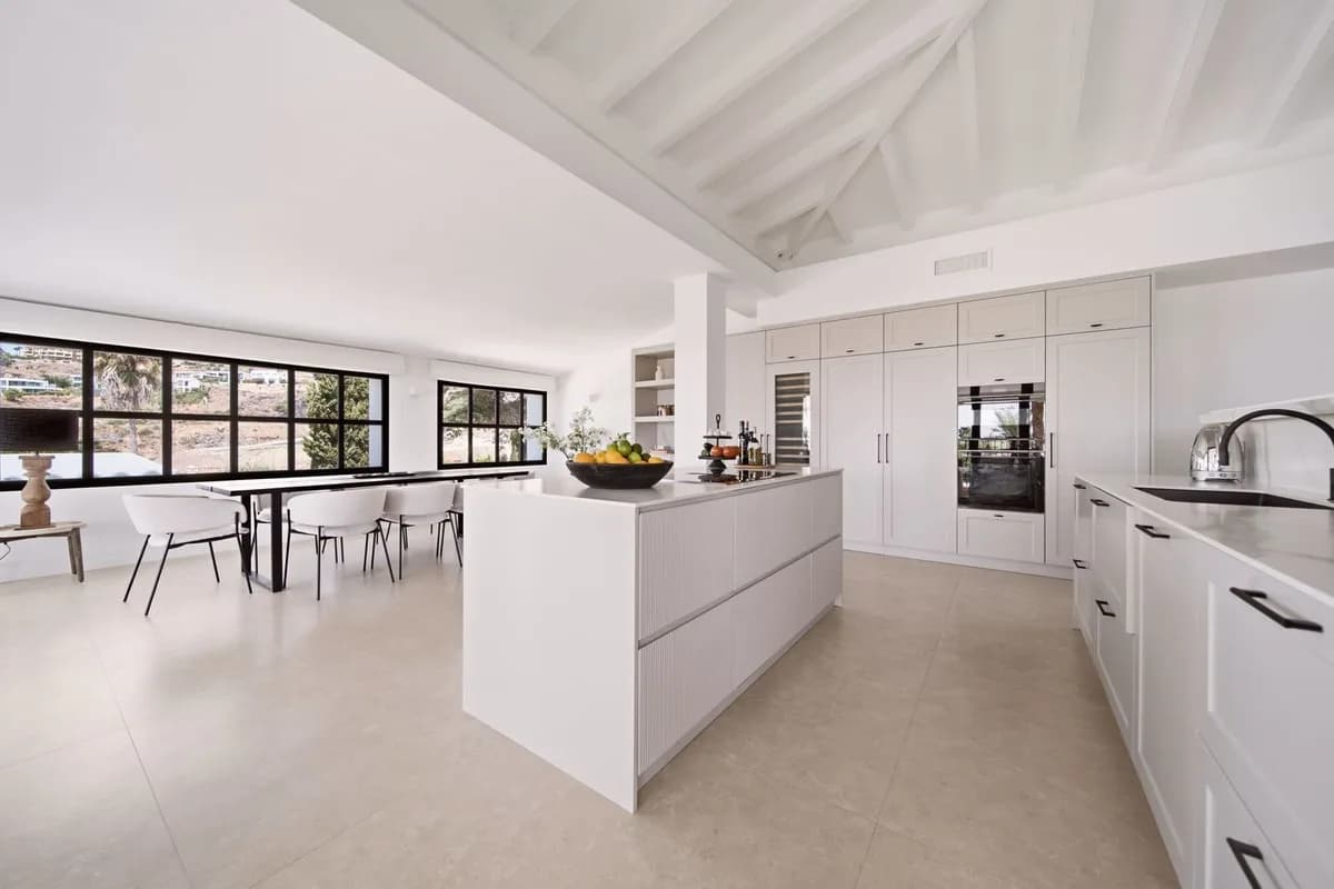 5 Bedroom Detached Villa for Sale in Benahavís, Málaga - Image 9