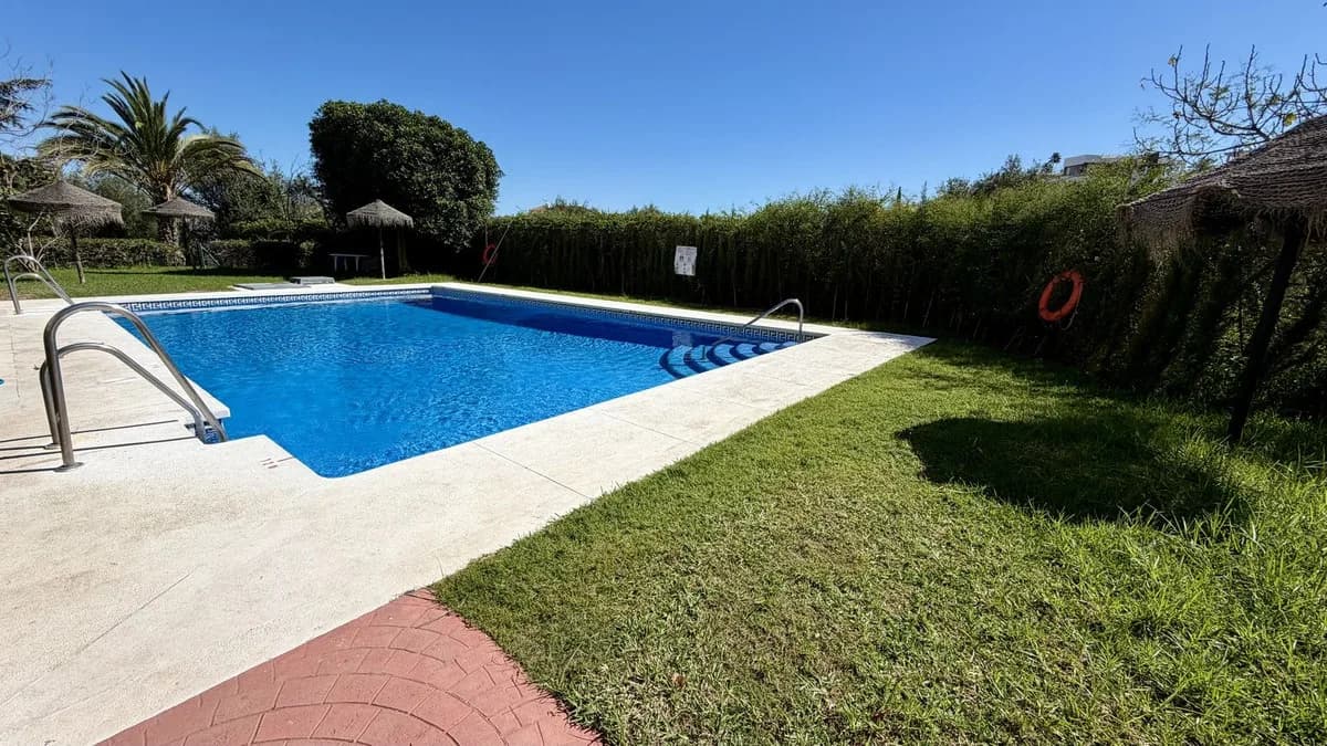 2 Bedroom Middle Floor Apartment for Sale in Mijas, Málaga - Image 2