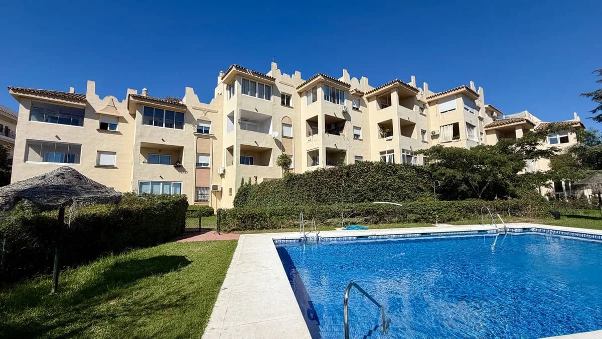 2 Bedroom Middle Floor Apartment for Sale in Mijas, Málaga - Image 3