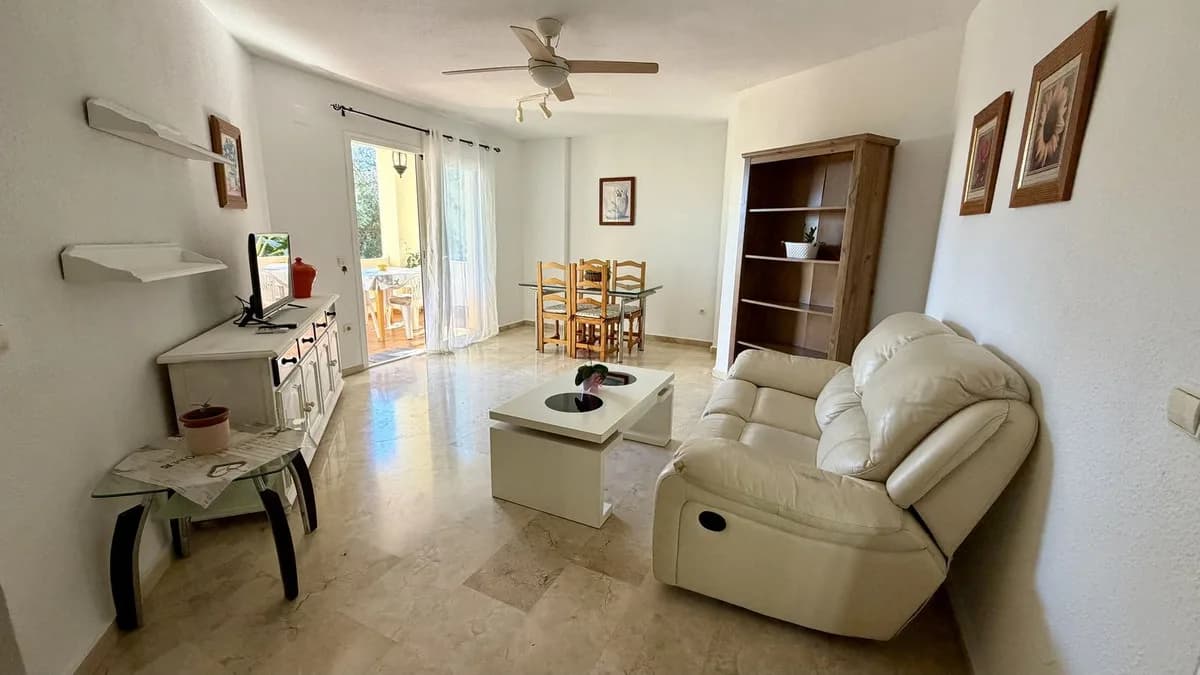 2 Bedroom Middle Floor Apartment for Sale in Mijas, Málaga - Image 4