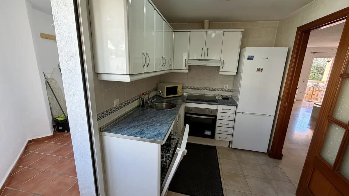 2 Bedroom Middle Floor Apartment for Sale in Mijas, Málaga - Image 7