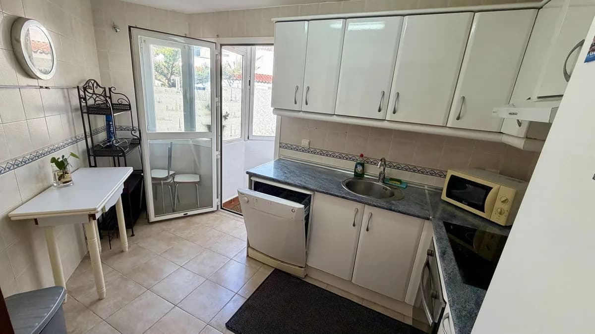 2 Bedroom Middle Floor Apartment for Sale in Mijas, Málaga - Image 9