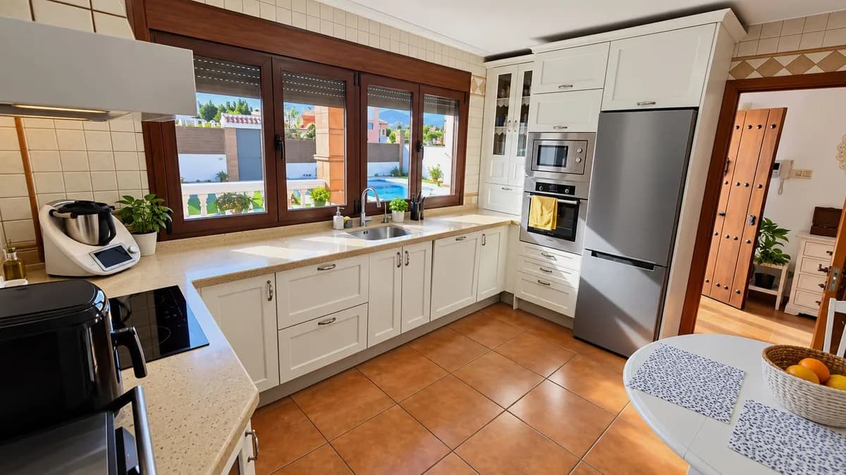 6 Bedroom Detached Villa for Sale in Alhaurín de la Torre, Málaga - Image 3