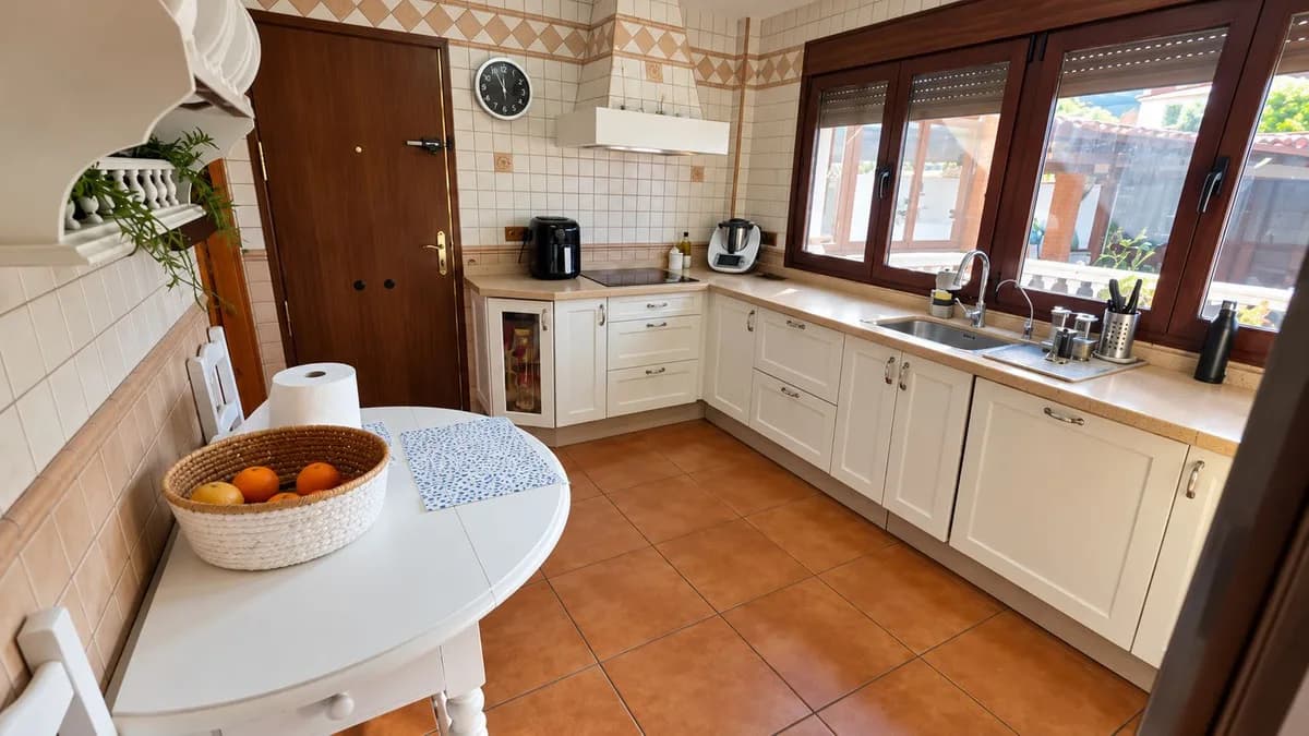 6 Bedroom Detached Villa for Sale in Alhaurín de la Torre, Málaga - Image 4