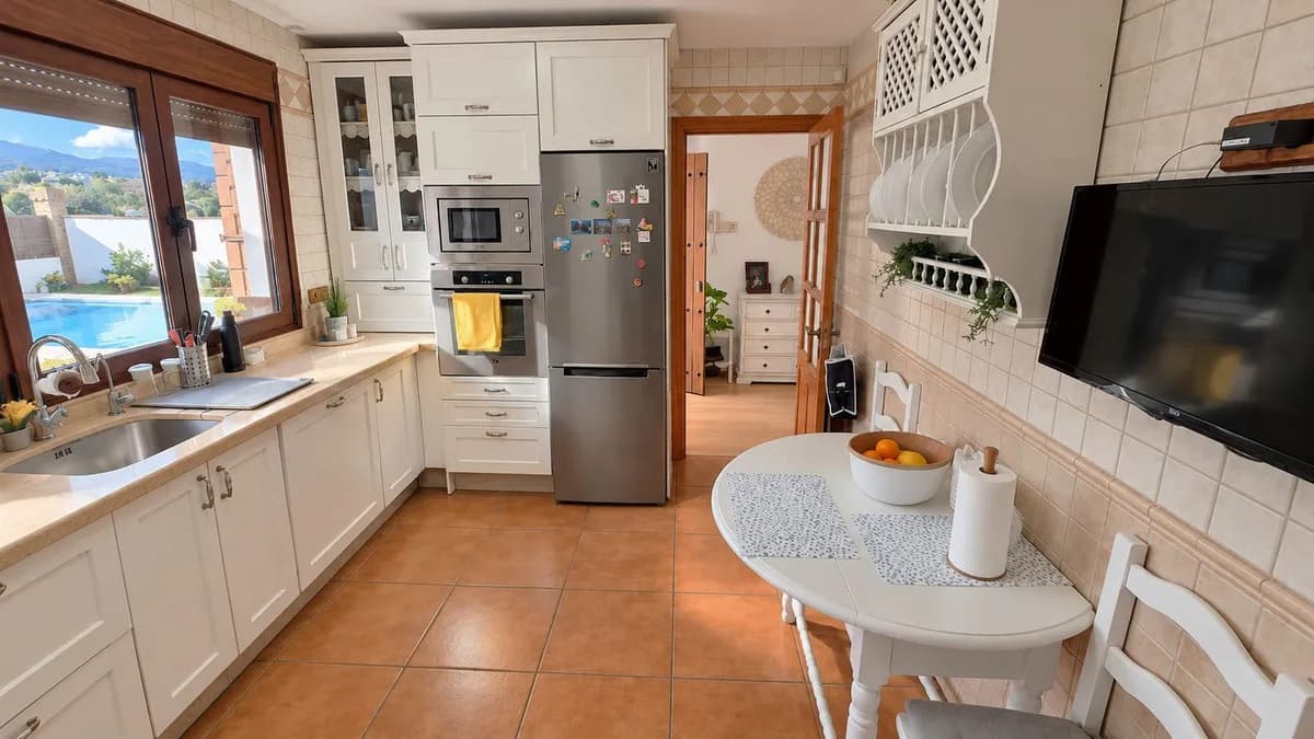 6 Bedroom Detached Villa for Sale in Alhaurín de la Torre, Málaga - Image 5
