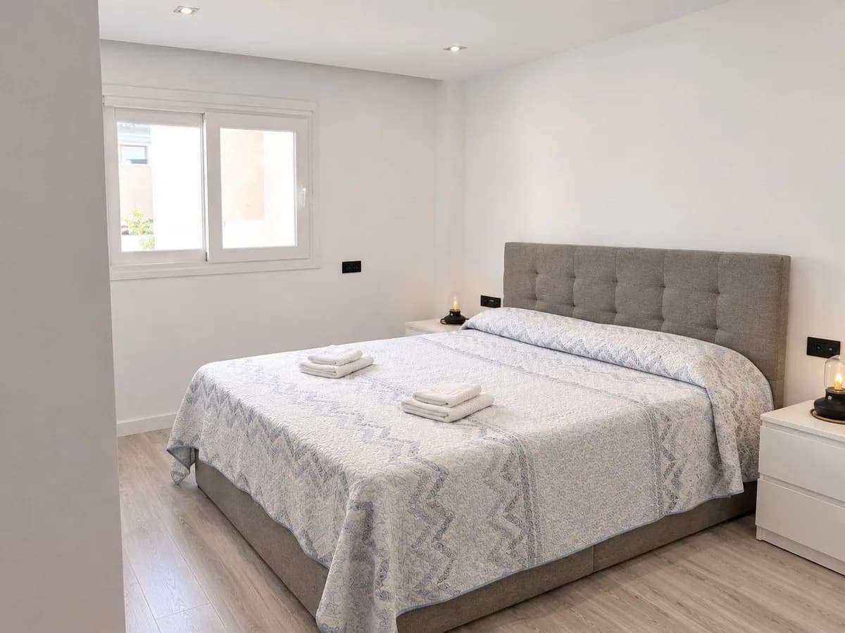 1 Bedroom Middle Floor Apartment for Sale in Fuengirola, Málaga - Image 6