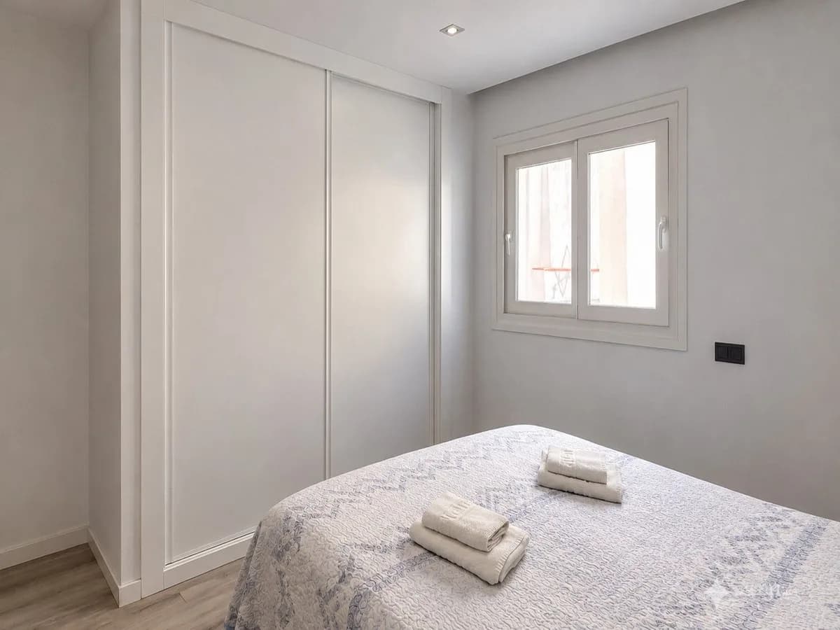 1 Bedroom Middle Floor Apartment for Sale in Fuengirola, Málaga - Image 7