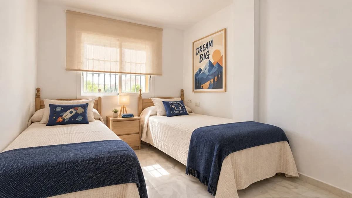 2 Bedroom Middle Floor Apartment for Sale in Fuengirola, Málaga - Image 4