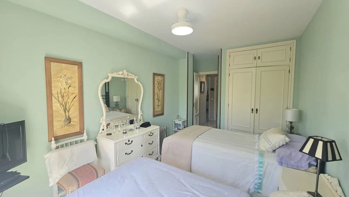2 Bedroom Middle Floor Apartment for Sale in Fuengirola, Málaga - Image 9