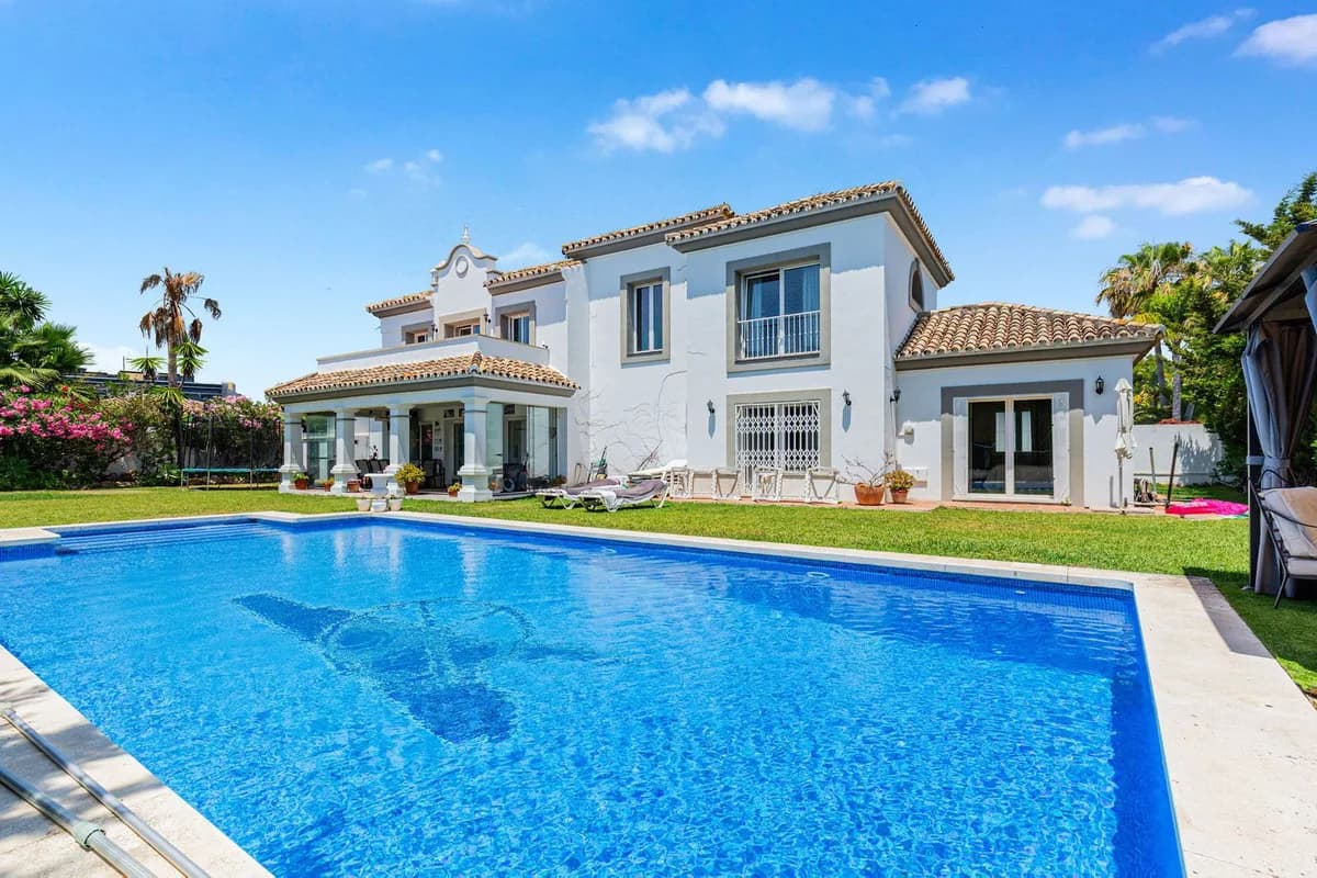 4 Bedroom Detached Villa for Sale in Costalita, Málaga