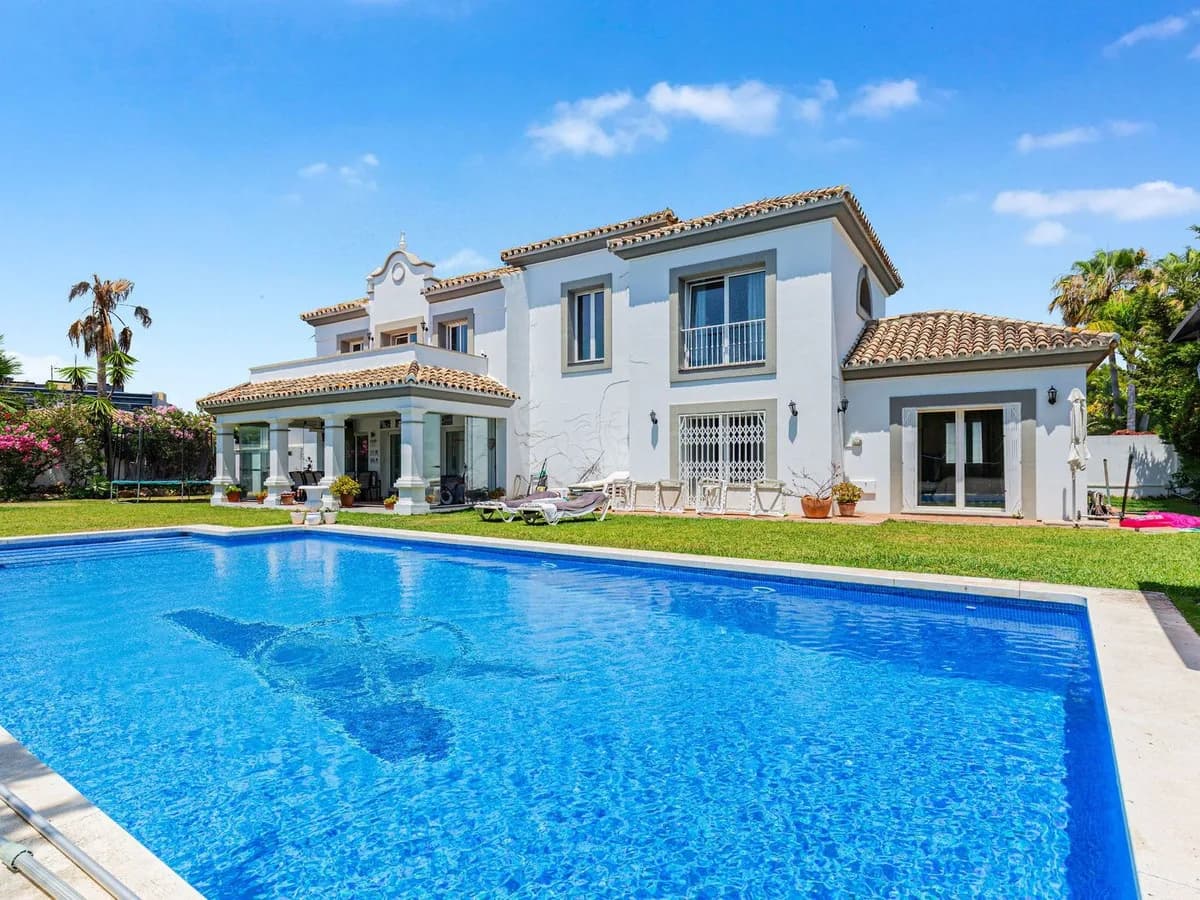 4 Bedroom Detached Villa for Sale in Costalita, Málaga - Image 2