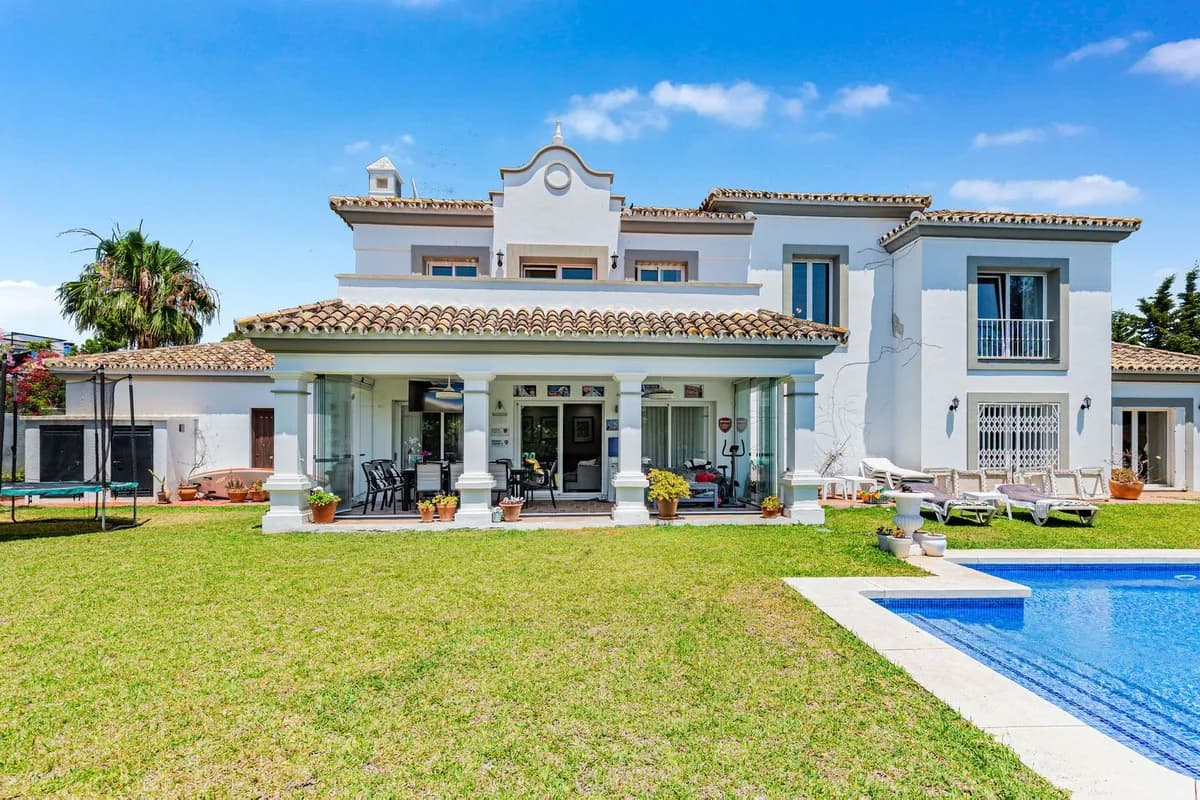 4 Bedroom Detached Villa for Sale in Costalita, Málaga - Image 3