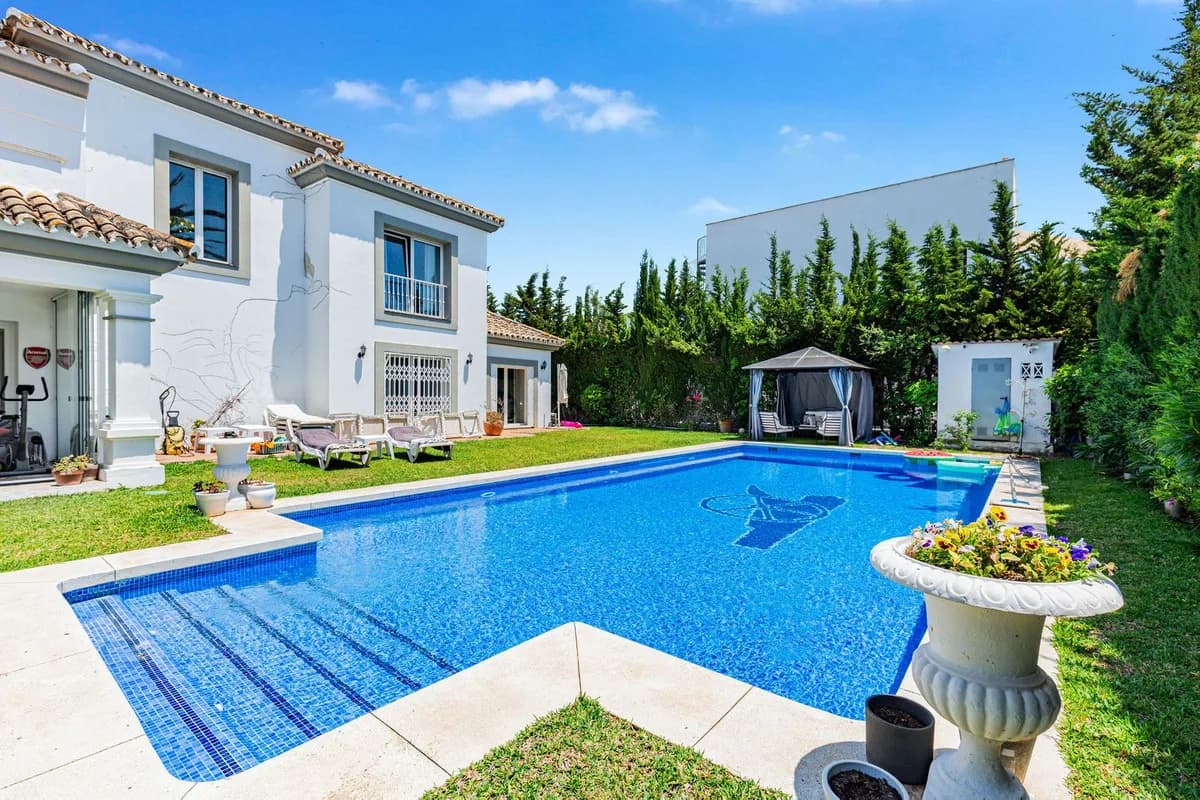 4 Bedroom Detached Villa for Sale in Costalita, Málaga - Image 4