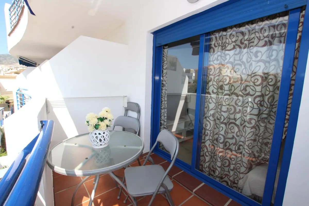 1 Bedroom Middle Floor Apartment for Sale in Benalmadena, Málaga - Image 2