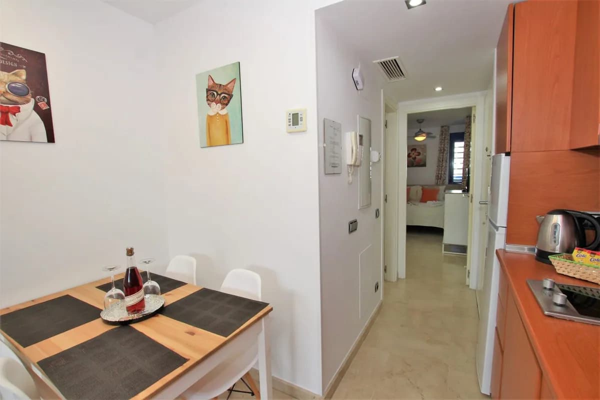 1 Bedroom Middle Floor Apartment for Sale in Benalmadena, Málaga - Image 6